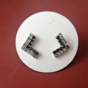 🔹3/$35🔹 Chevron Black & Clear Crystals Silvertone  Stud Earrings
